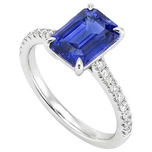 natural emerald sapphire 4ct ring close up detail