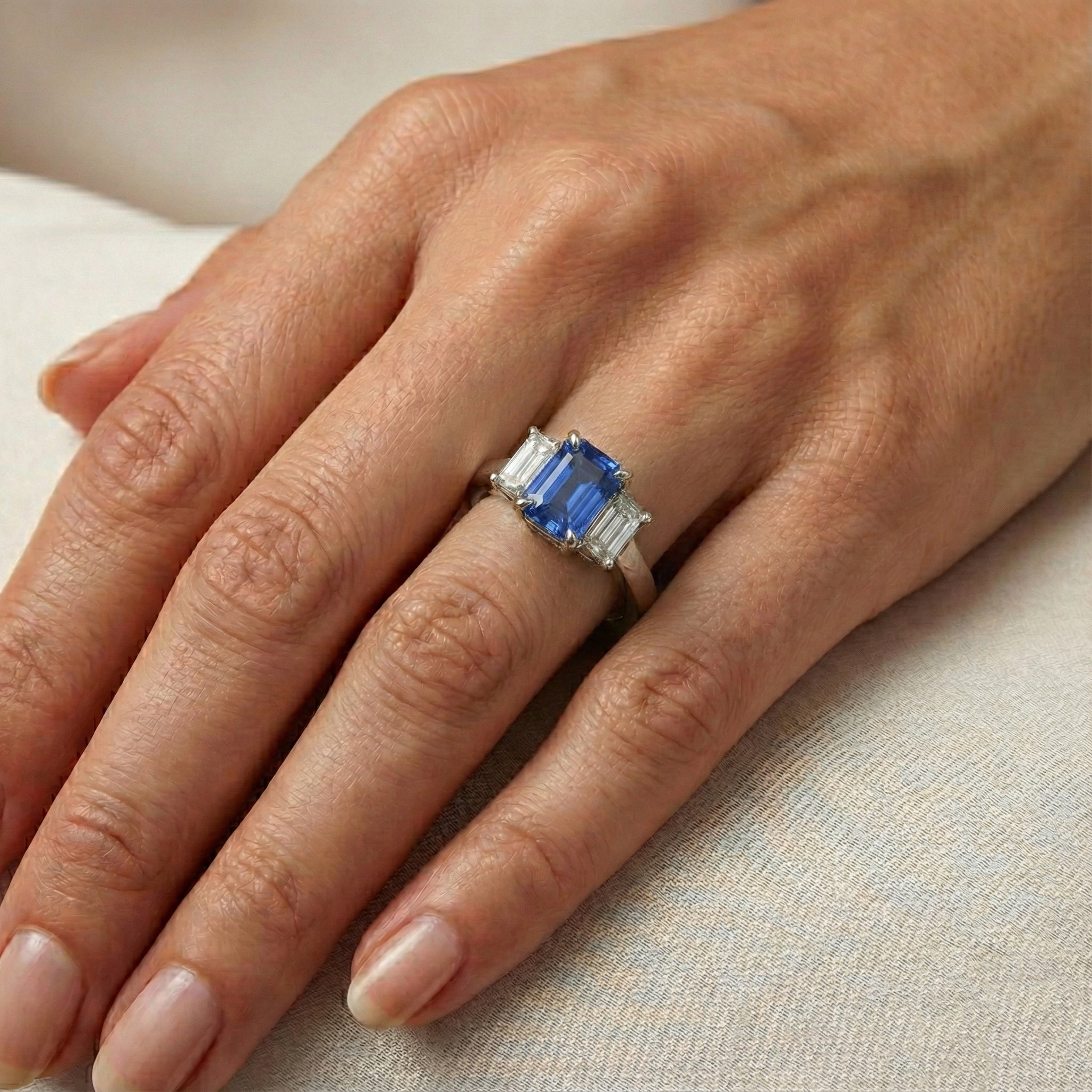 Emerald Three Stone Blue Sapphire Ring 3 Carats Gold Jewellery