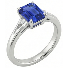 natural emerald sapphire 3.25ct ring close up detail