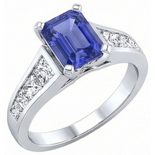 natural emerald sapphire 3ct ring close up detail