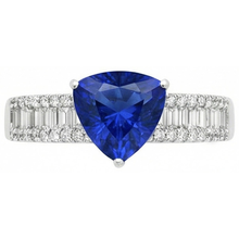 natural round sapphire 4ct ring close up detail