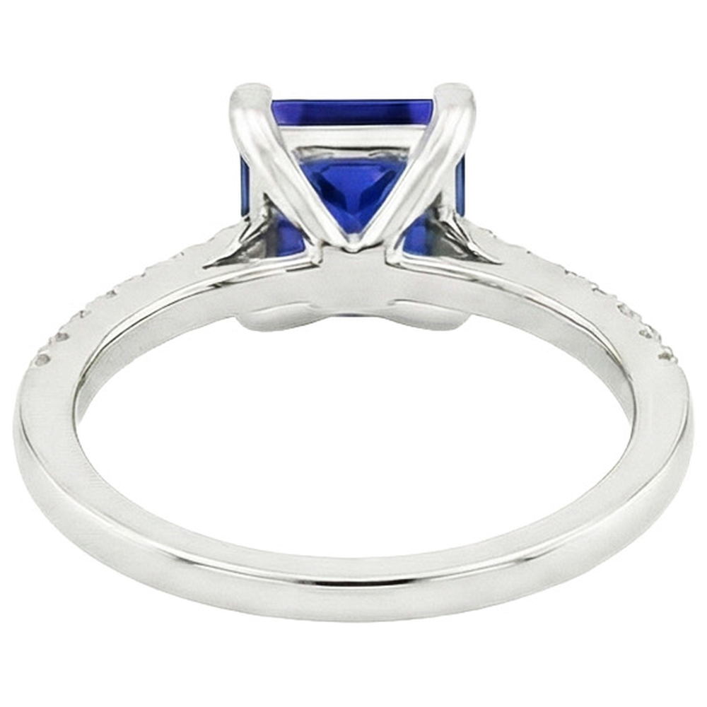 natural round sapphire 5.25ct ring close up detail