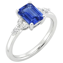 natural emerald sapphire 4ct ring close up detail