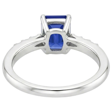 natural emerald sapphire 3.50ct ring close up detail