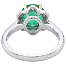 Colombian Emerald Colored Stone Ring 2.50-ct 14 Karat Two Tone Gold – detail view