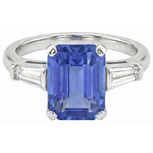 natural emerald sapphire 2.50ct ring on white background