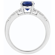 natural round sapphire 2.50ct ring close up detail