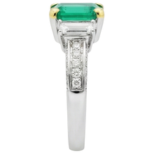Exquisite Fine Emerald Gemstone Ring 2 ct – top view