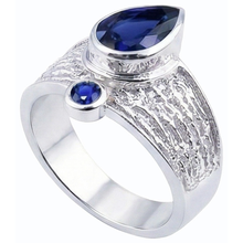 natural round sapphire 2.75ct ring close up detail