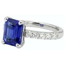 natural emerald sapphire 2.50ct ring close up detail