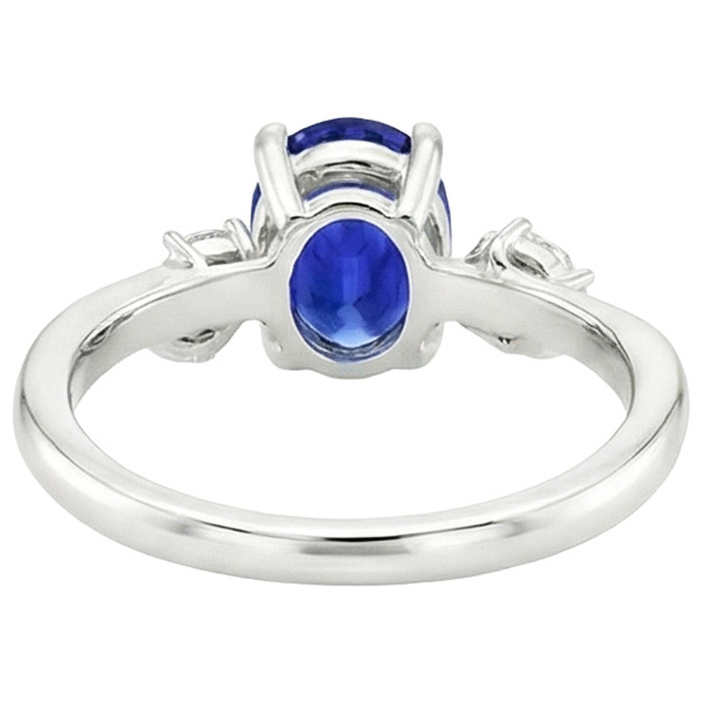 natural round sapphire 4.50ct ring close up detail