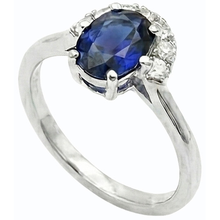 natural round sapphire 2.50ct ring top view