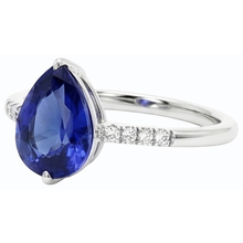 natural round sapphire 3ct ring top view