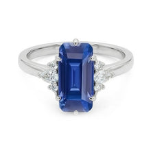 natural emerald sapphire 3ct ring close up detail