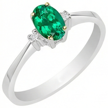 Oval Fine Emerald ring in 14 Karat Two Tone Gold – front view