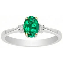 Luxurious Fine Emerald Precious Stone Ring 1 ct – side view