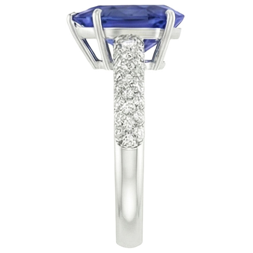 natural round sapphire 5.50ct ring on white background