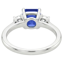 natural emerald sapphire 3.50ct ring close up detail