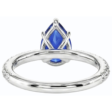 natural round sapphire 3ct ring close up detail