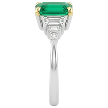 Handmade Emerald Colored Stone Ring 2 ct – top view