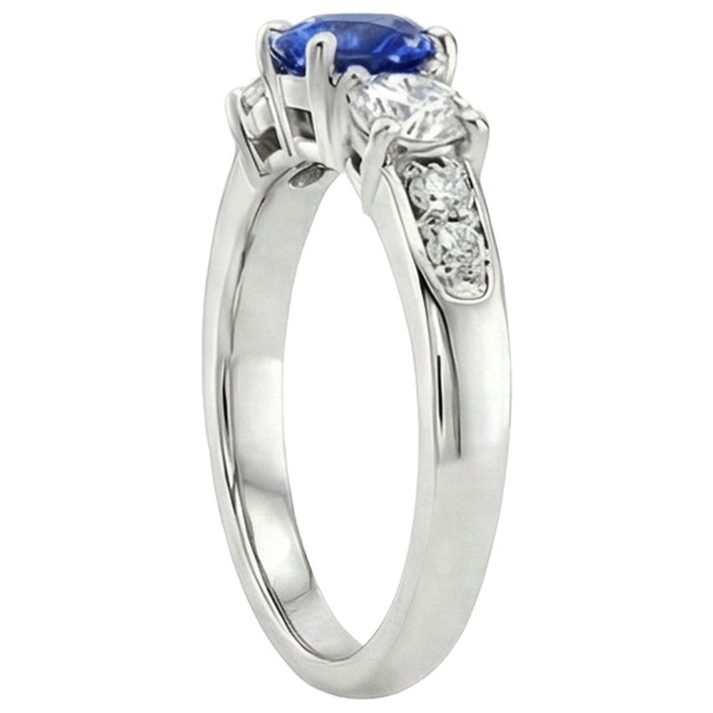 natural round sapphire 2ct ring close up detail
