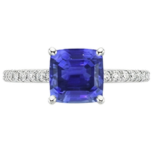 natural round sapphire 3ct ring close up detail