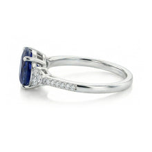 natural round sapphire 4ct ring close up detail