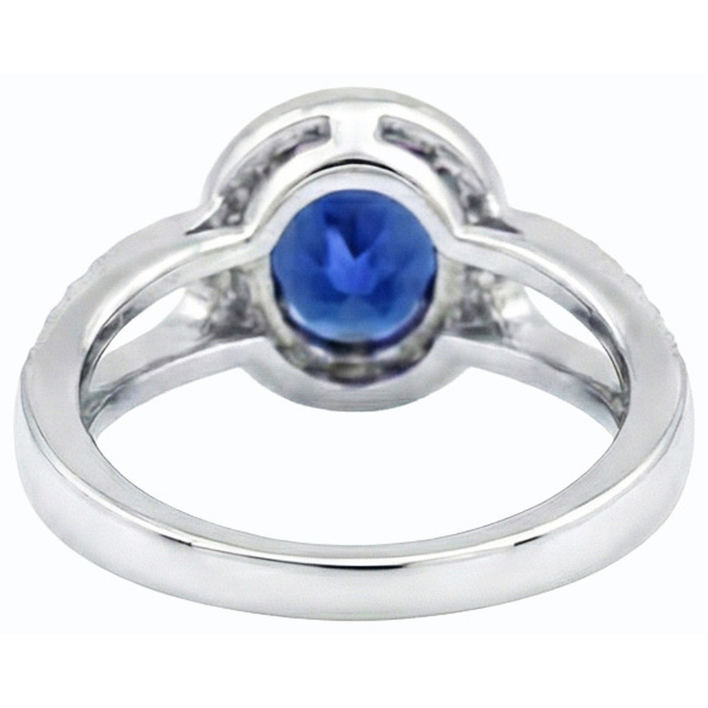 natural round sapphire 4ct ring close up detail