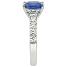 natural round sapphire 2.75ct ring top view