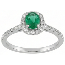 natural round emerald 5.25ct ring top view