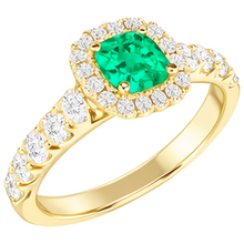 Cushion Cut Emerald ring in 14K Yellow Gold – angle view