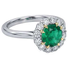 High-End Emerald Colored Stone Ring 2.50 ct – angle view