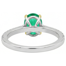 Fine Emerald Colored Stone Ring 2 ct – profile view