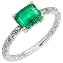High-End Colombian Emerald Colored Stone Ring 2 ct – angle view