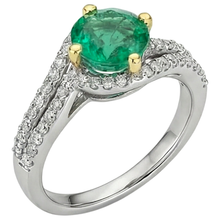 Natural Fine Emerald Gemstone Ring – angle view