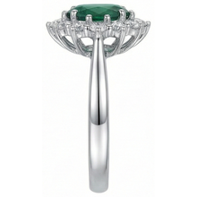 natural round emerald 3.50ct ring close up detail