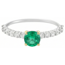 Bespoke Emerald Colored Stone Ring 2 ct – side view