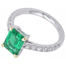 Genuine Emerald Colored Stone Ring 2.50 ct 14 Karat Two Tone Gold – side view