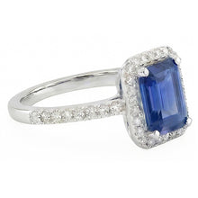 natural emerald sapphire 3ct ring close up detail