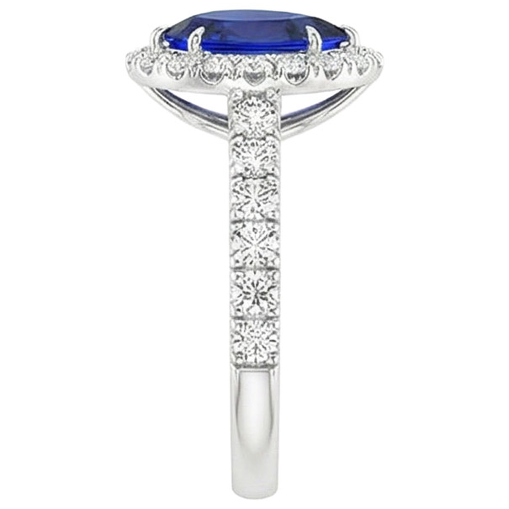 natural round sapphire 4.50ct ring on white background