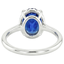 natural round sapphire 3.50ct ring close up detail