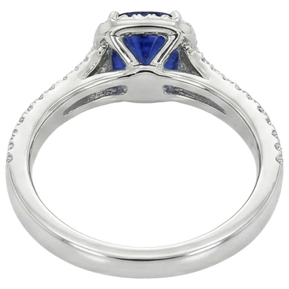 natural round sapphire 3.20ct ring on white background