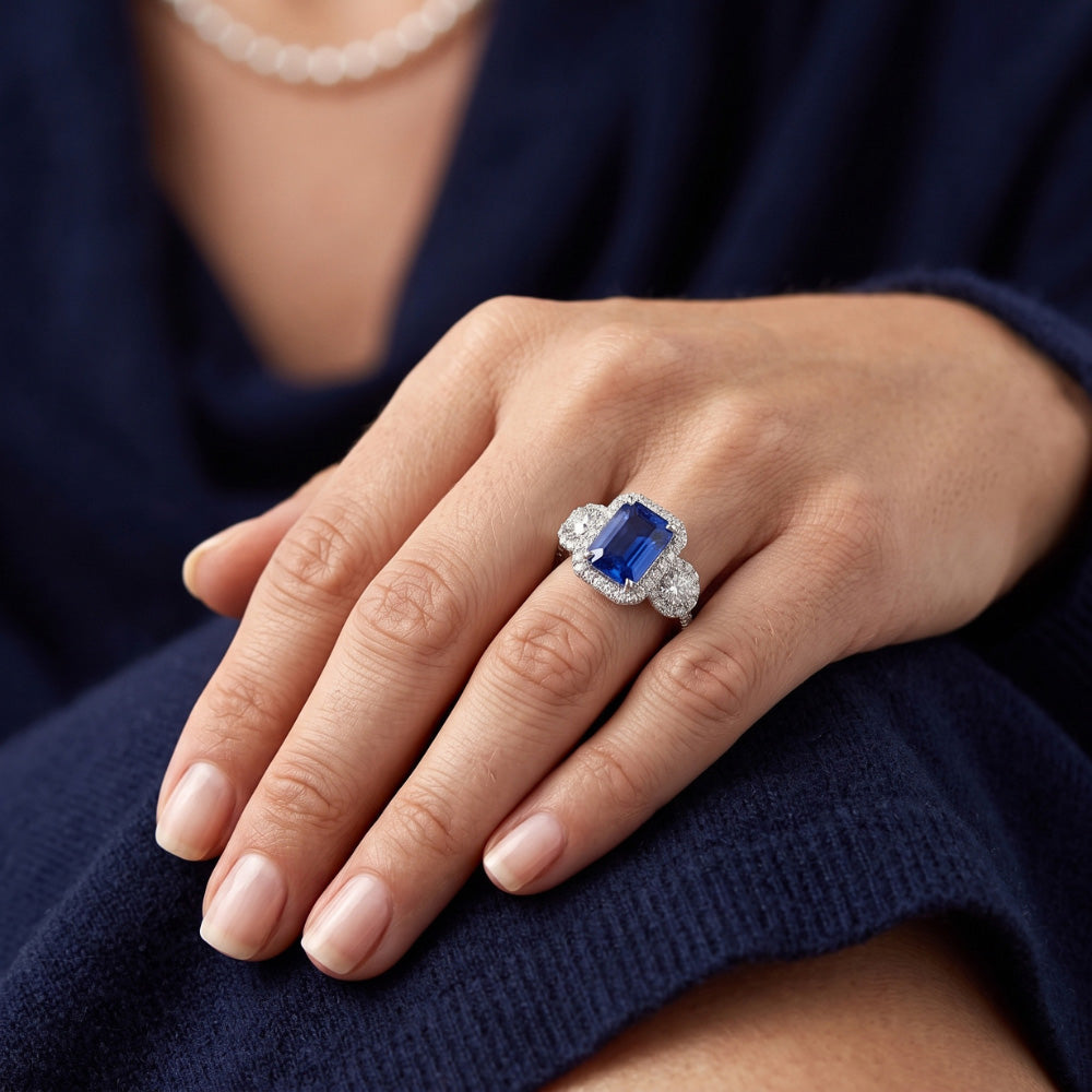Halo Emerald Sapphire Ring 4.50 Carats Round Natural Earth Mined Diamond Gold Jewellery