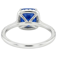natural round sapphire 3.25ct ring close up detail