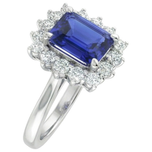 natural emerald sapphire 8.20ct ring close up detail