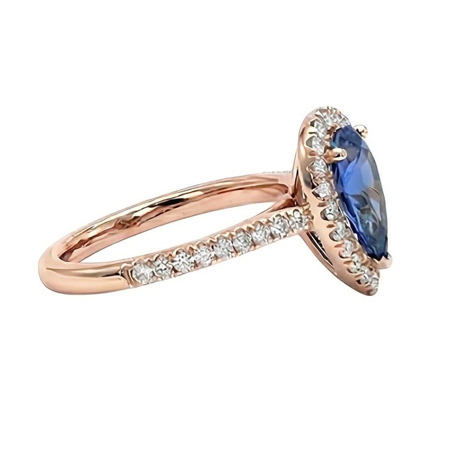 natural round sapphire 3ct ring close up detail
