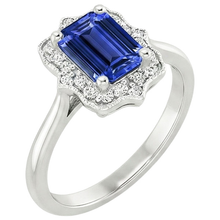 natural emerald sapphire 4ct ring close up detail