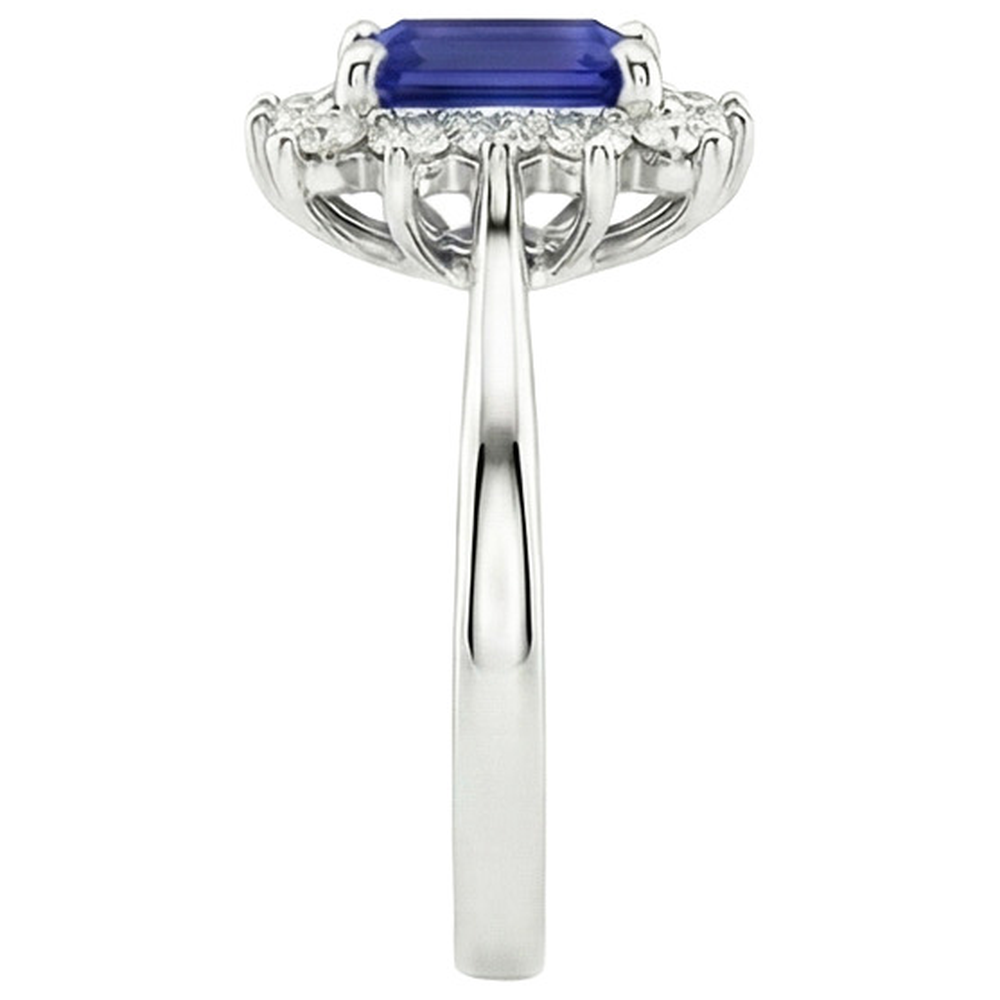 natural emerald sapphire 4.50ct ring on white background