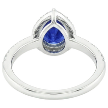 natural round sapphire 4.50ct ring close up detail