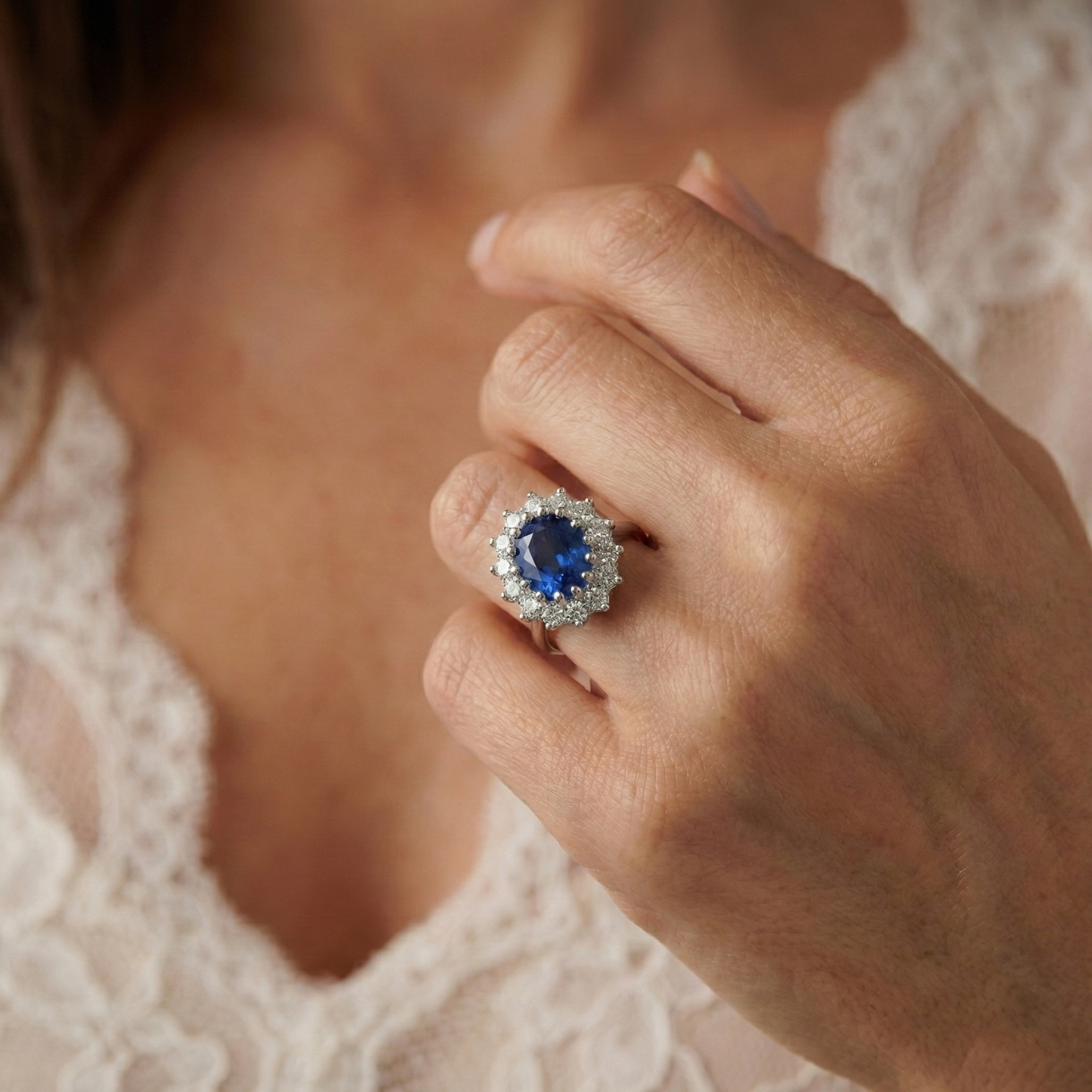 Luxury Cornflower Blue Sapphire Gemstone Ring 3.50 ct – back view